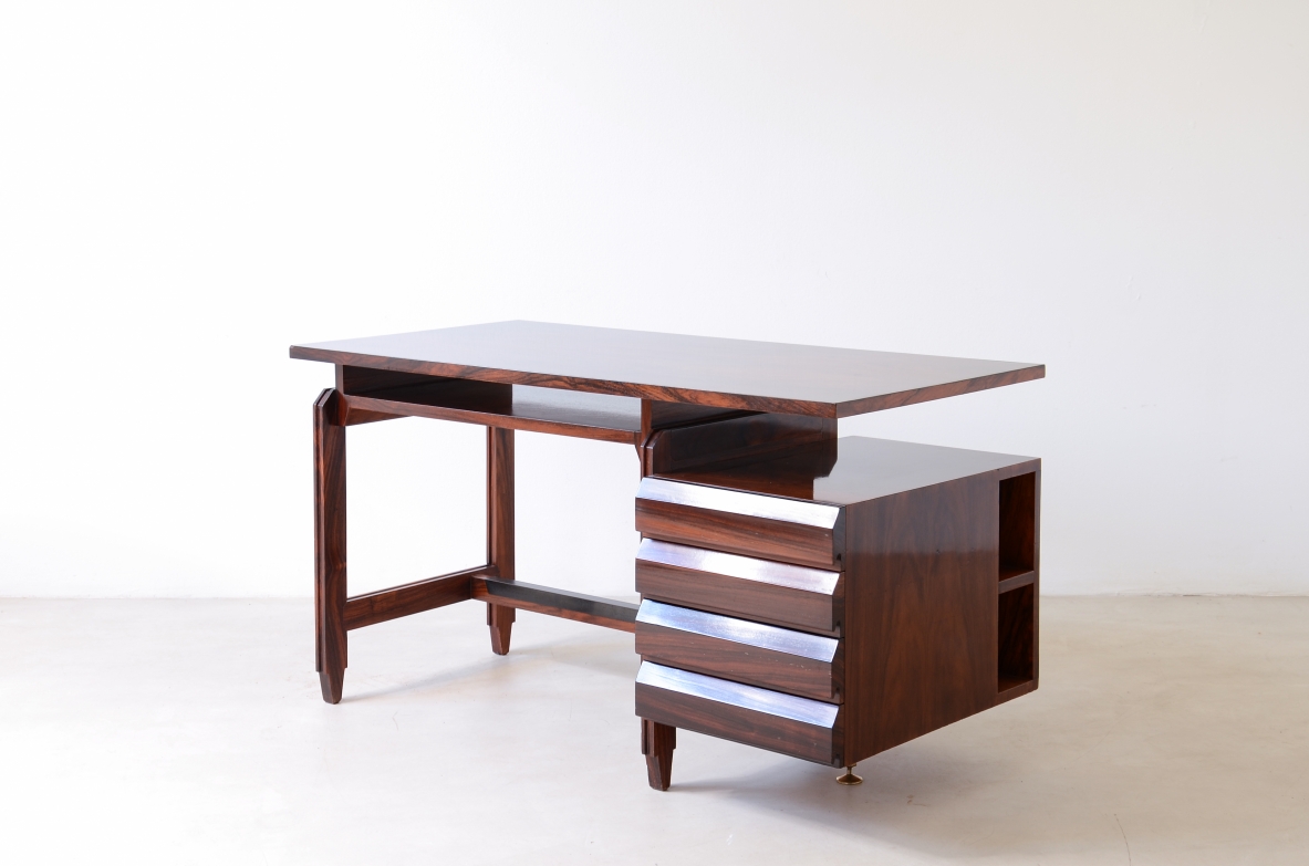 Elegante scrivania da centro con cassetti e scomparti libreria
