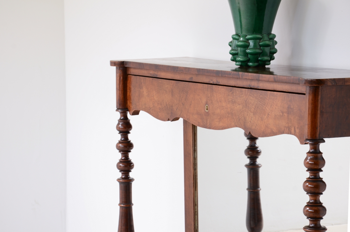 Console in noce Manifattura italiana 1850ca.