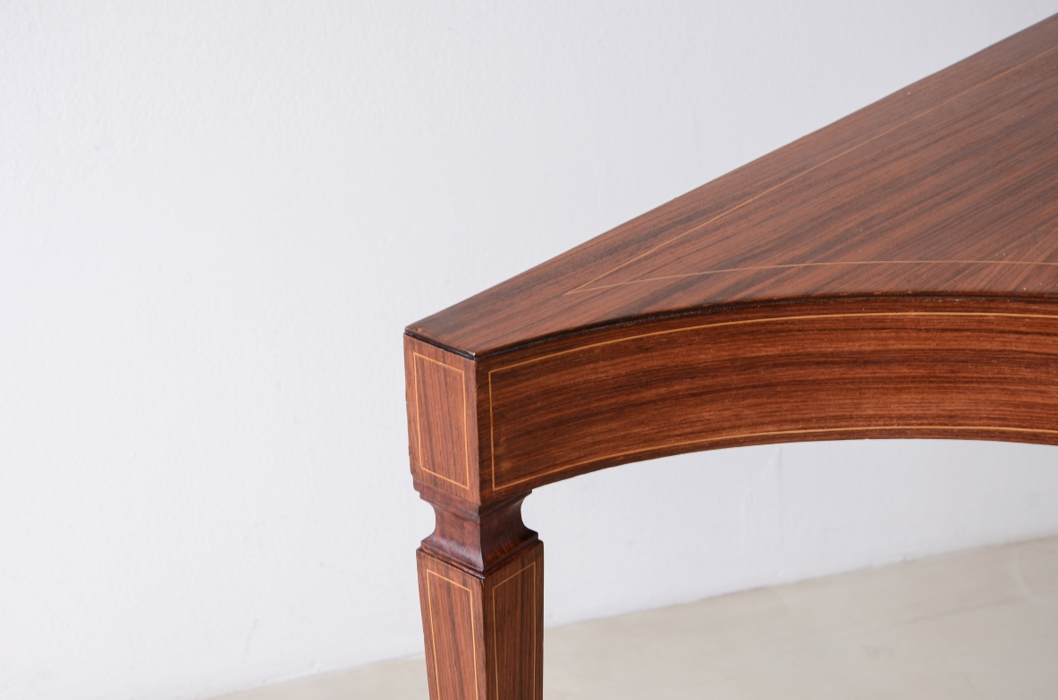 Elegante console con piano mosso  Manifattura italiana, 1950ca.