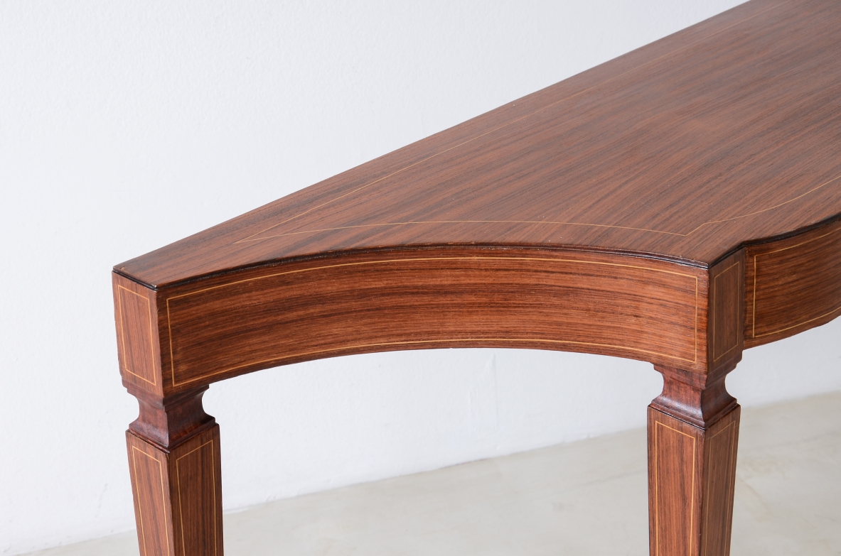 Elegante console con piano mosso  Manifattura italiana, 1950ca.