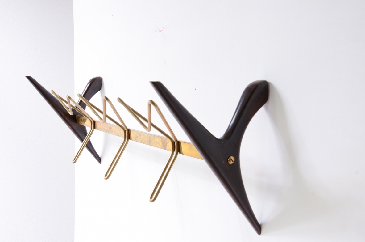 Wood and brass coat hanger, attr. Ico Parisi, 1950s.