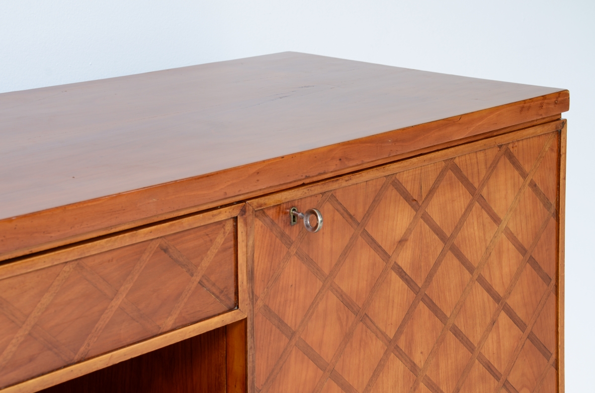 Gio Ponti  Splendido highboard con fronte in legno intarsiato a scacchiera, 1950