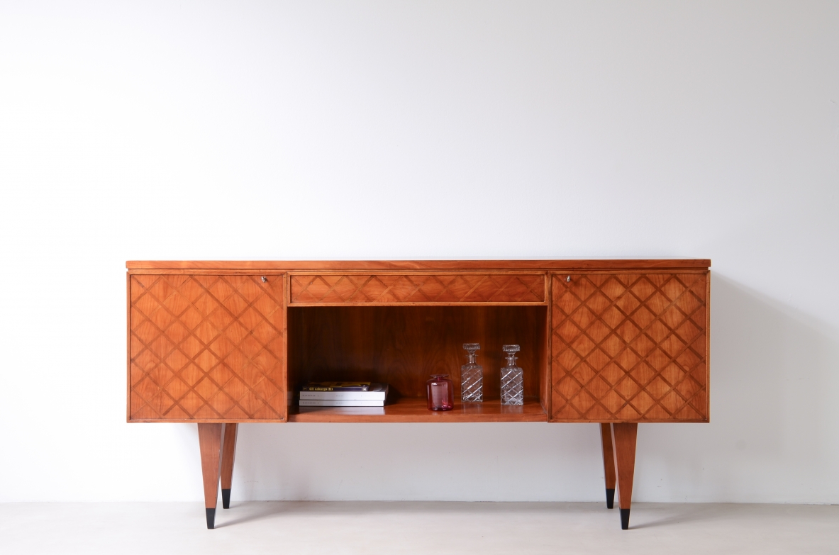 Gio Ponti  Splendido highboard con fronte in legno intarsiato a scacchiera, 1950