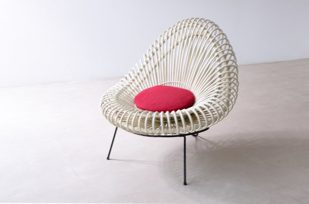 Janine Abraham e Dirk Jan Rol, coppia di poltrone in rattan laccato con struttura in metallo curvato. Prod. Edition Rougier, Olanda 1950ca.