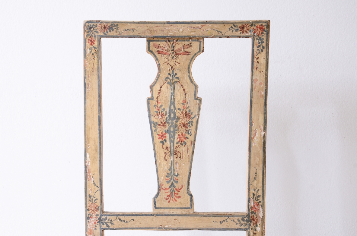 Rara coppia di sedie in legno dipinto e laccato.  Manifattura italiana, Genova, 1790ca.