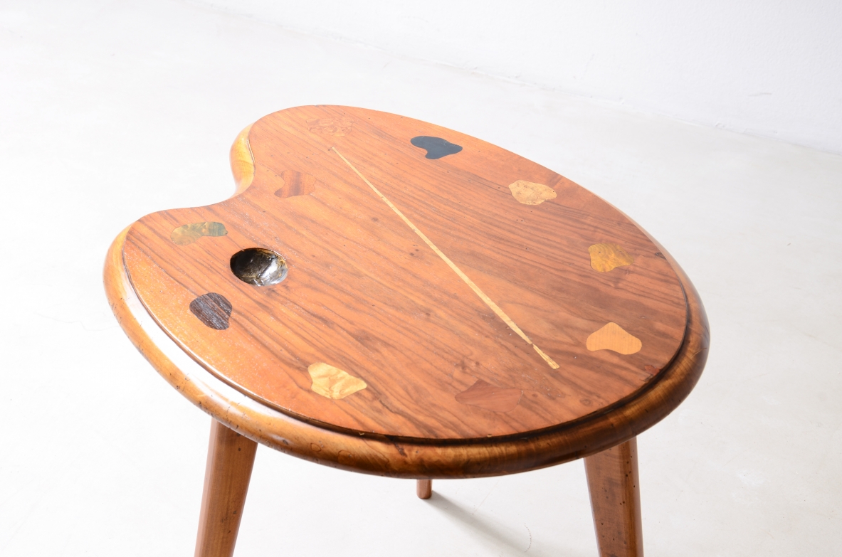 Three-legged coffee table with a palette-shaped top,  Italian manufacture, circa 1950.