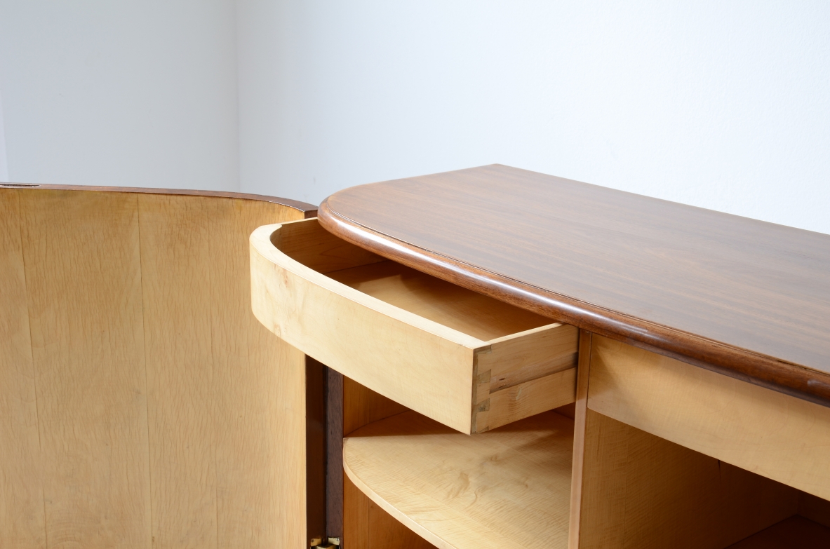 Due eleganti mobili gemelli in legno biondo, Attribuzione ABV Borsani Varedo, 1940ca.