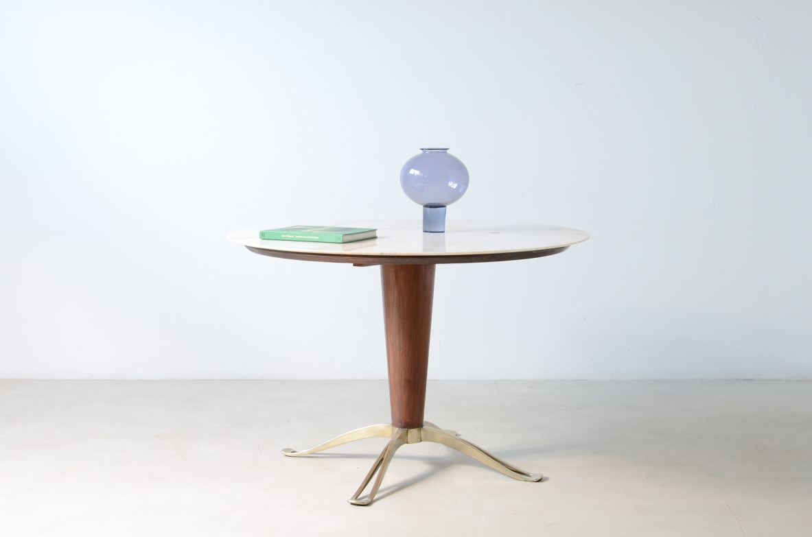 Table with a turned wooden central colum and Carrara marble top. 1950's