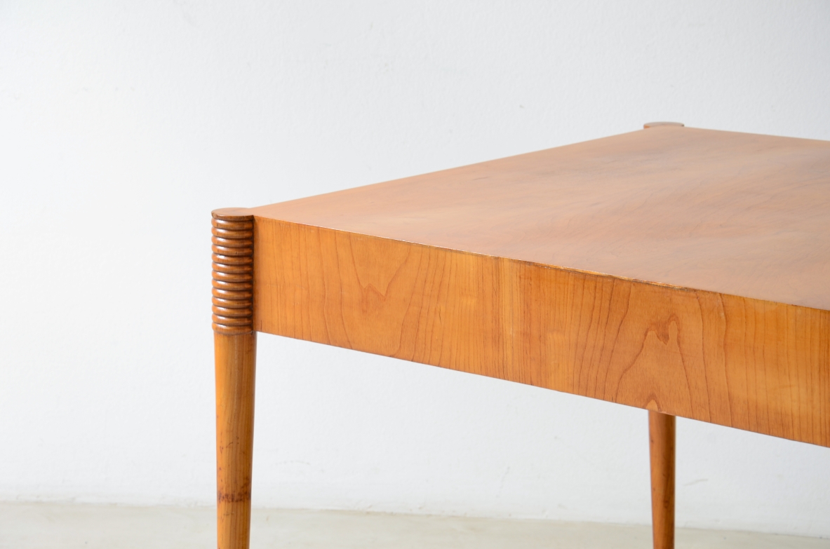1940 Cherry table with turned legs and turned disc decoration