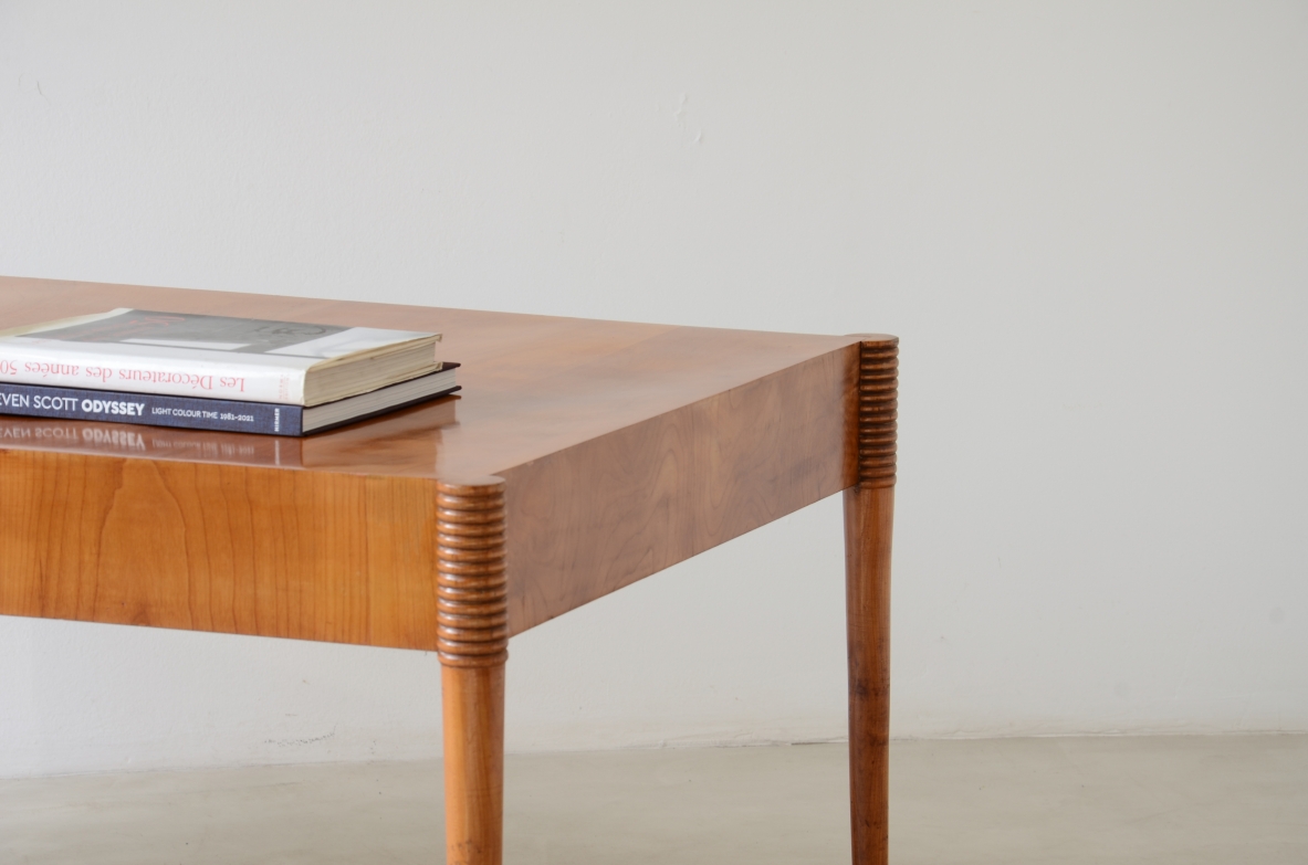1940 Cherry table with turned legs and turned disc decoration