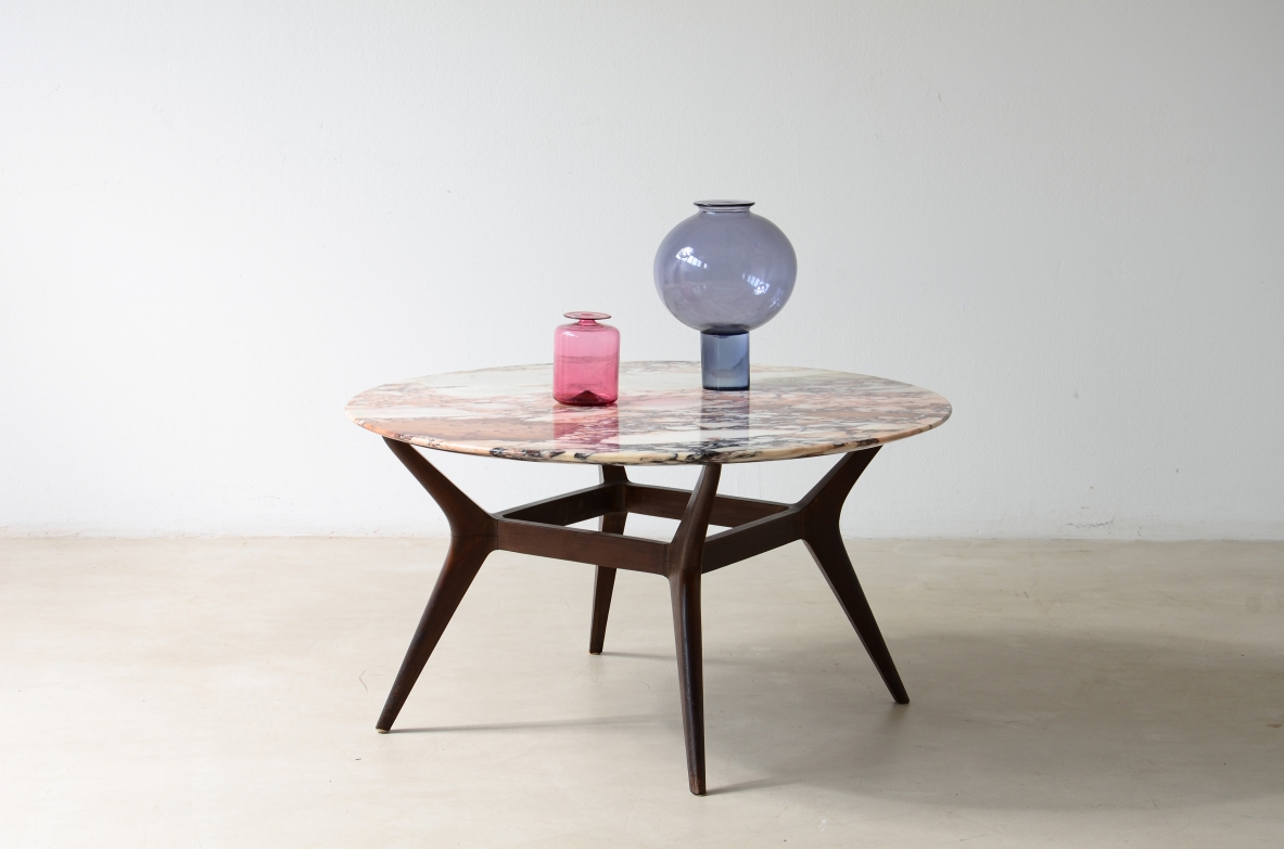 Coffee table with a splendid top made of 