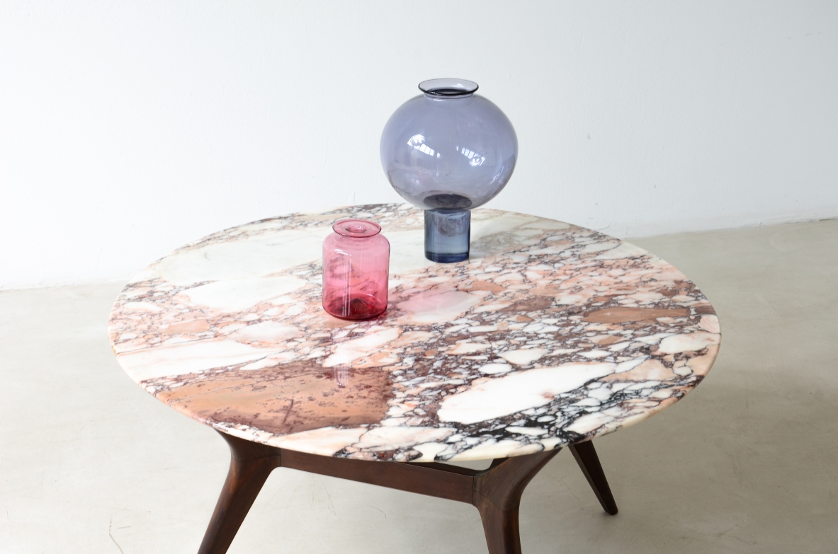 Coffee table with a splendid top made of 