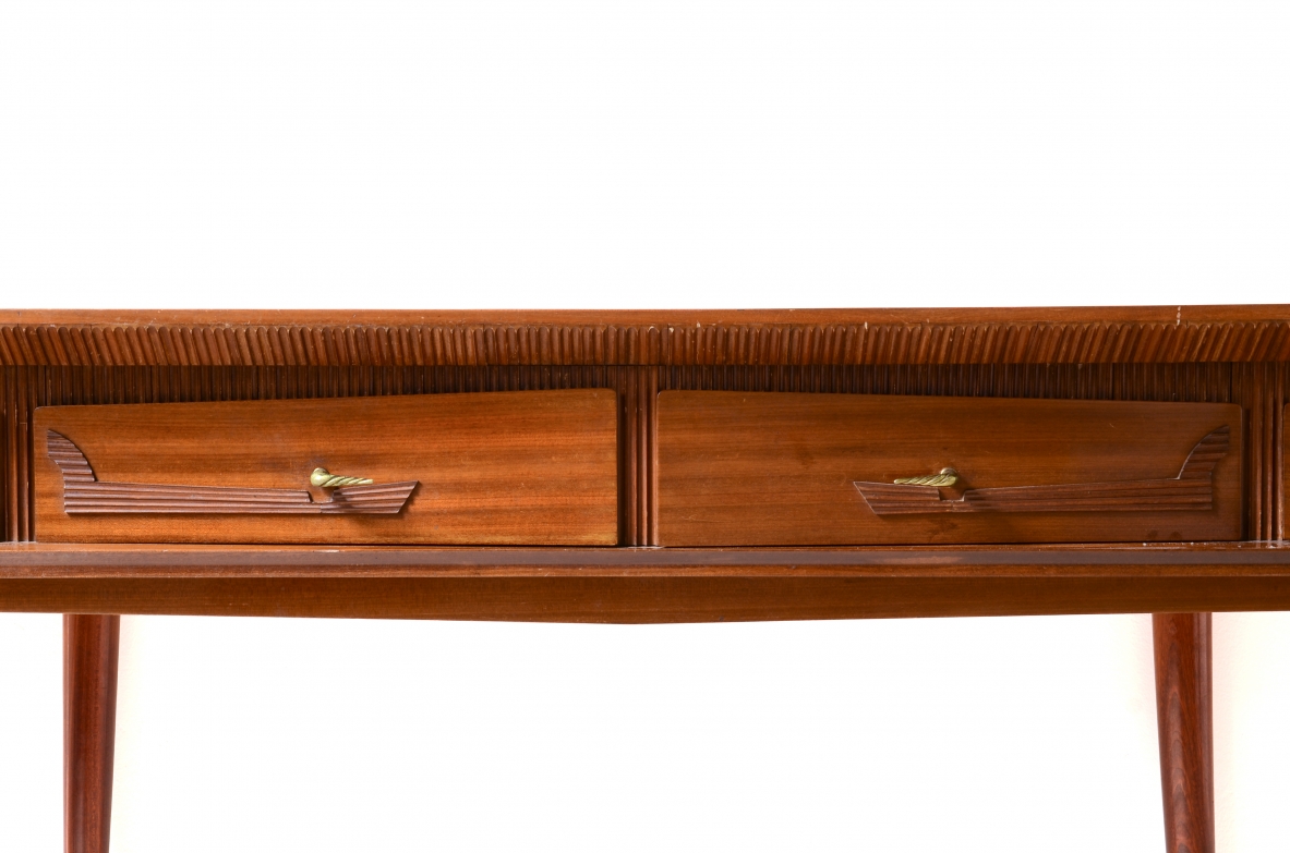 Grande console mossa sui lati con 4 cassetti sagomati,