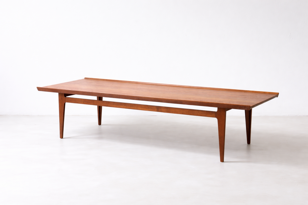 Finn Juhl Tavolino da caffè modello 531/45 in tek.Progettato nel 1958, etichettato e prodotto da France & Daverkosen.
