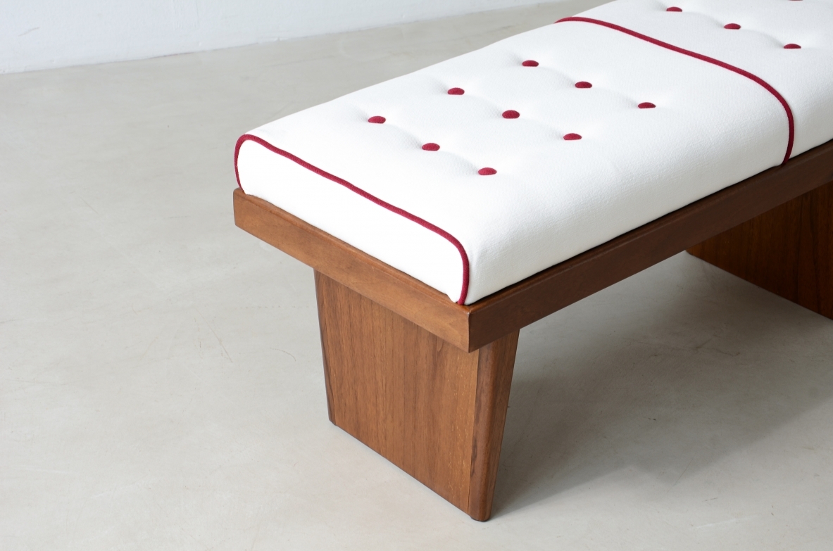 Panca con struttura in legno a tre montanti 1950