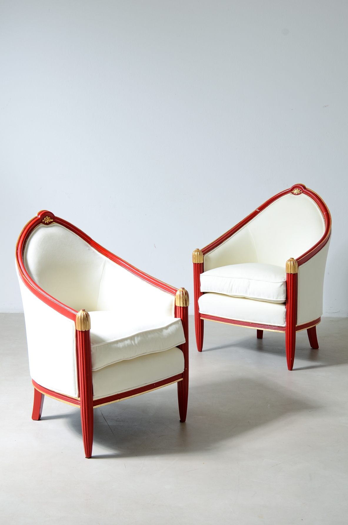 Coppia di poltroncine a pozzetto in legno laccato Francia, 1930ca