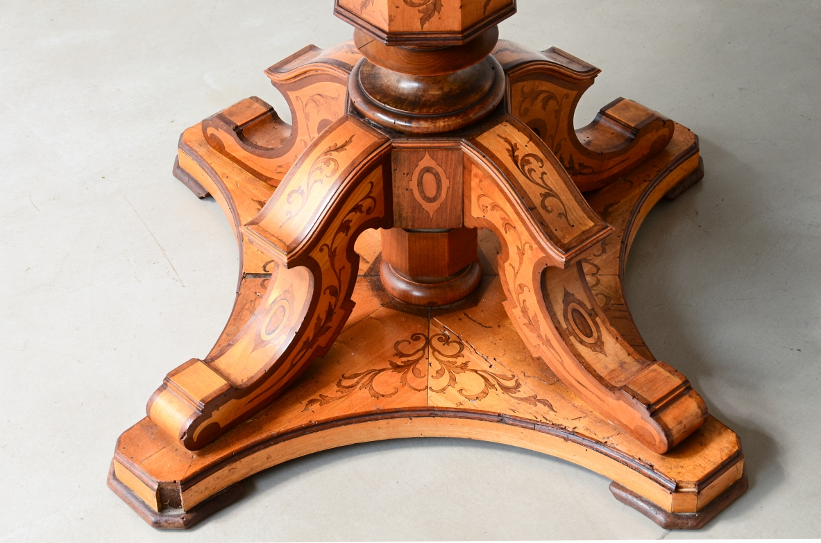 Elegant polychrome wood coffee table with inlays. Charles X period, ca. 1830.