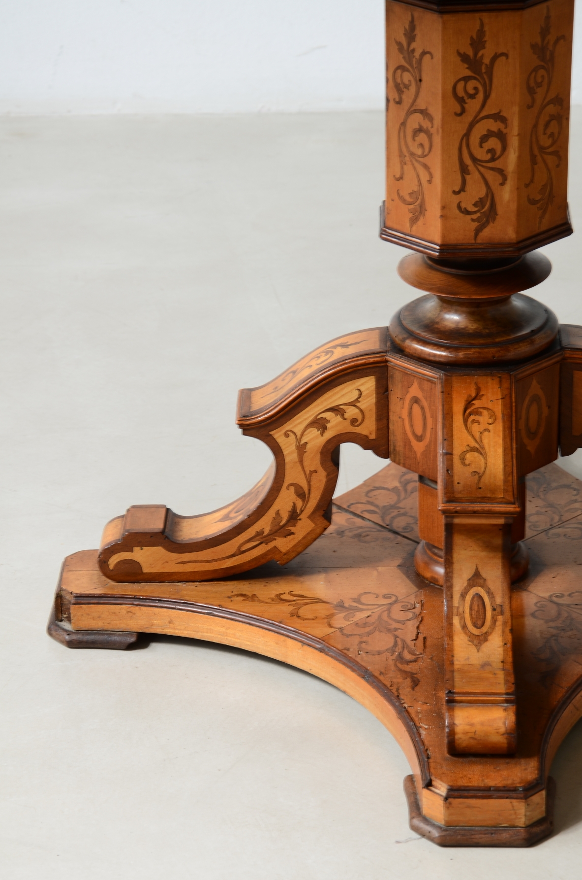 Elegant polychrome wood coffee table with inlays. Charles X period, ca. 1830.