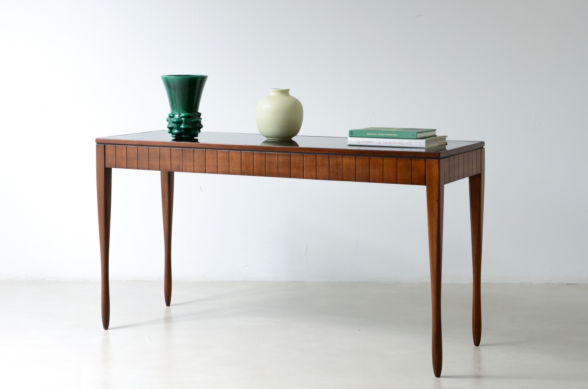 Paolo Buffa, Console da centro, gambe tornite. Piano in vetro opalino. 1955