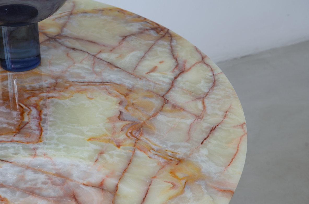 Rare table with a turned wooden base, splendid onyx top by Isa Bergamo, ca. 1950.