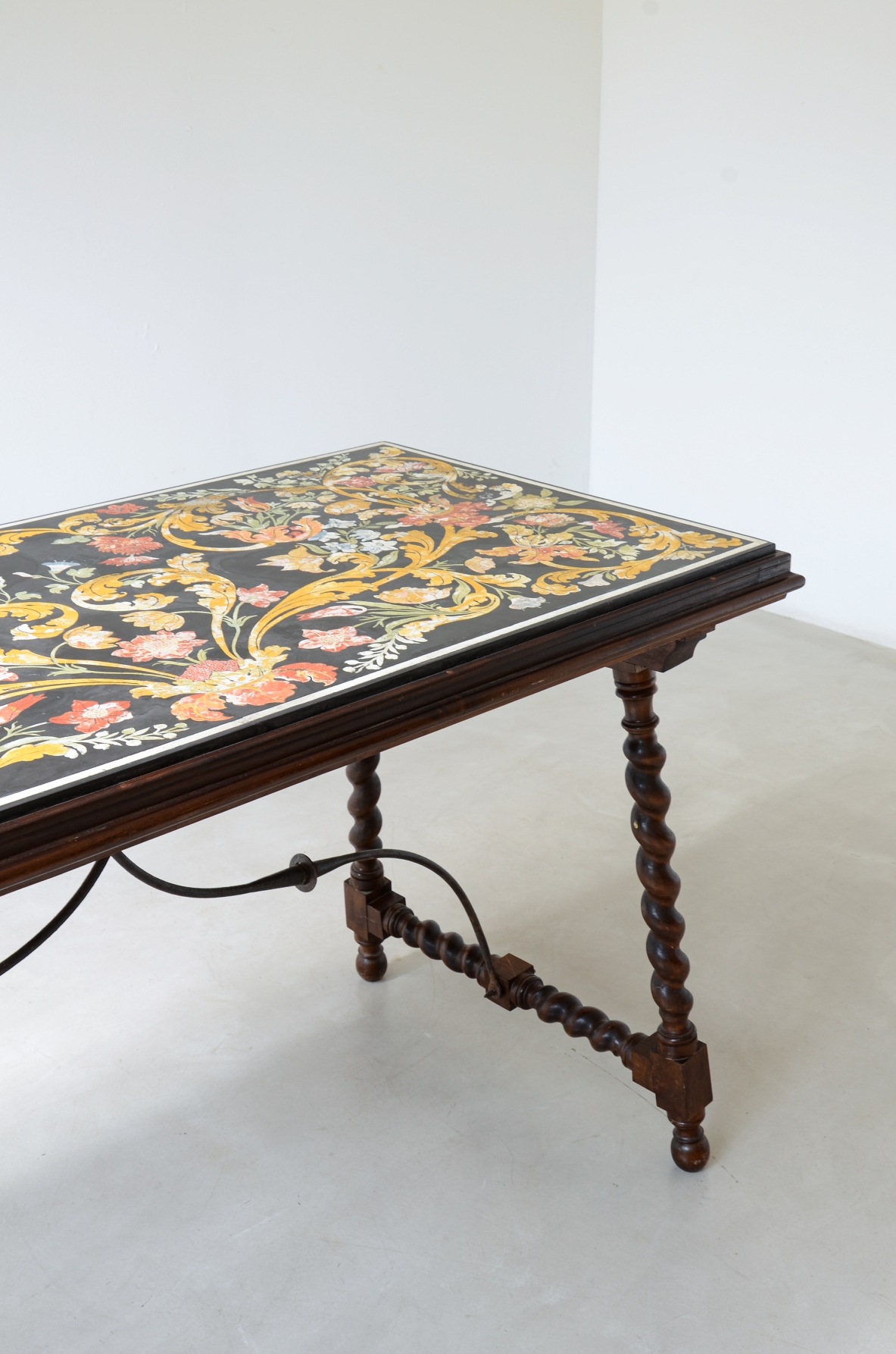 Stunning table with a rectangular polychrome scagliola top,ca. 1700-1730.