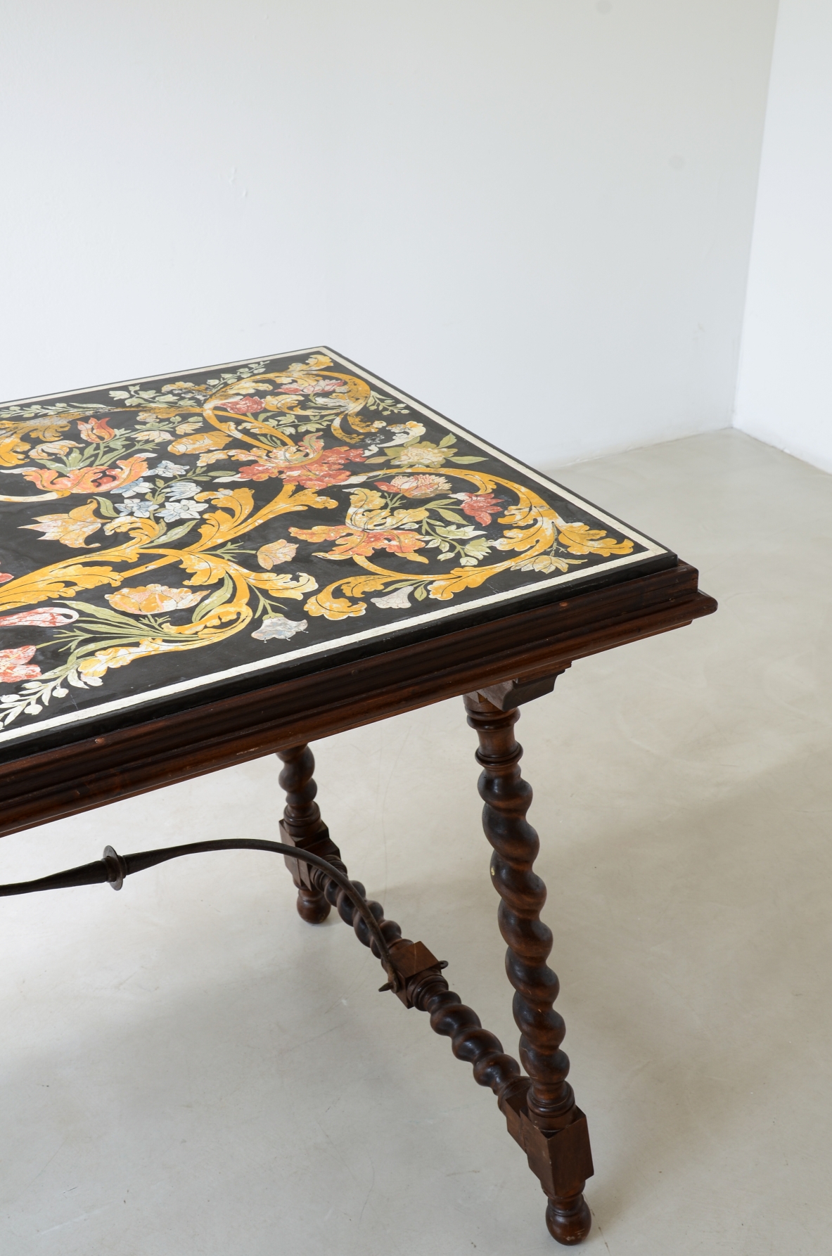 Stunning table with a rectangular polychrome scagliola top,ca. 1700-1730.