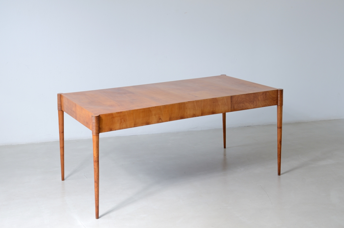 1940 Cherry table with turned legs and turned disc decoration