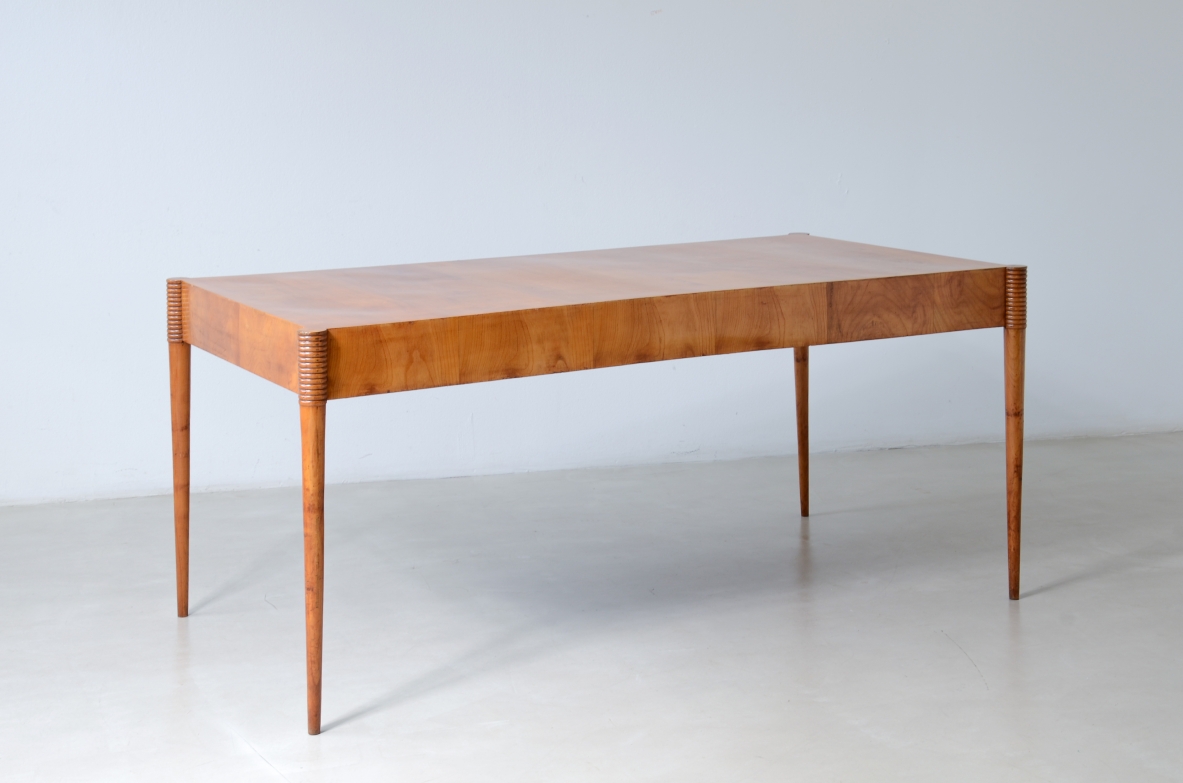 1940 Cherry table with turned legs and turned disc decoration