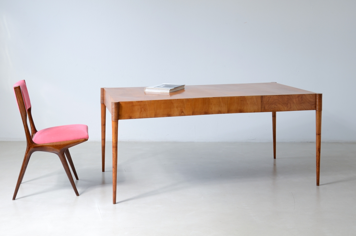1940 Cherry table with turned legs and turned disc decoration