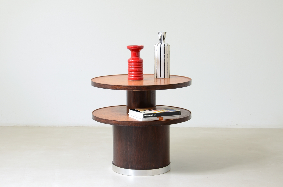 Pedestal table with a turned central base. Italian manufacture, ca. 1925.