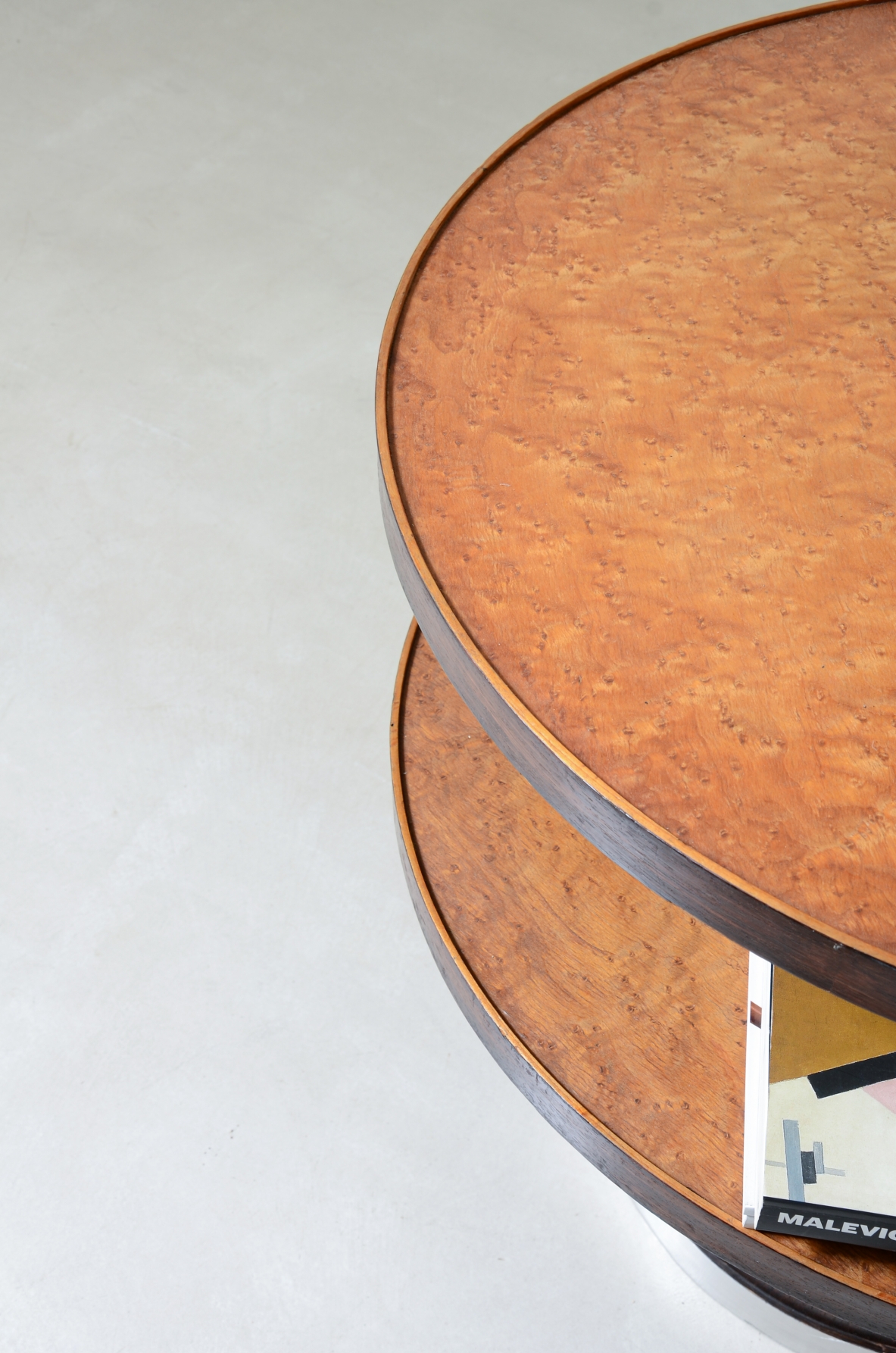 Pedestal table with a turned central base. Italian manufacture, ca. 1925.