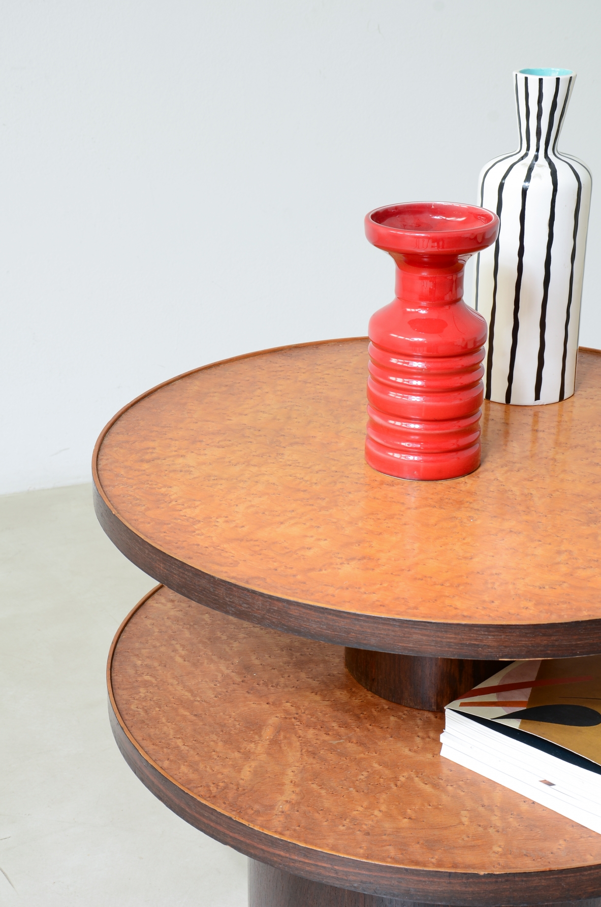 Pedestal table with a turned central base. Italian manufacture, ca. 1925.