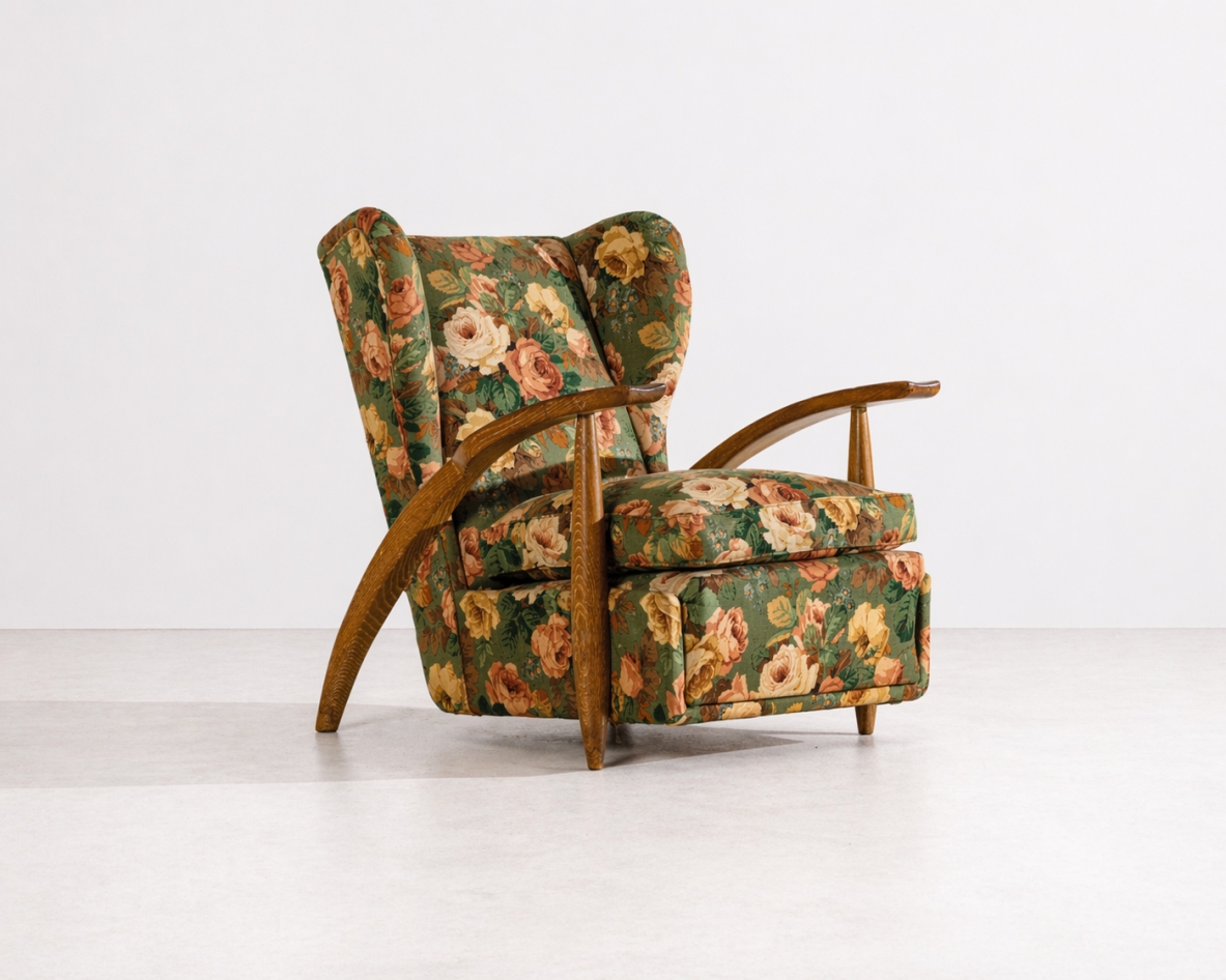 Poltrona bergére in legno di rovere Manifattura Guglielmo Pecorini & Co., 1940.