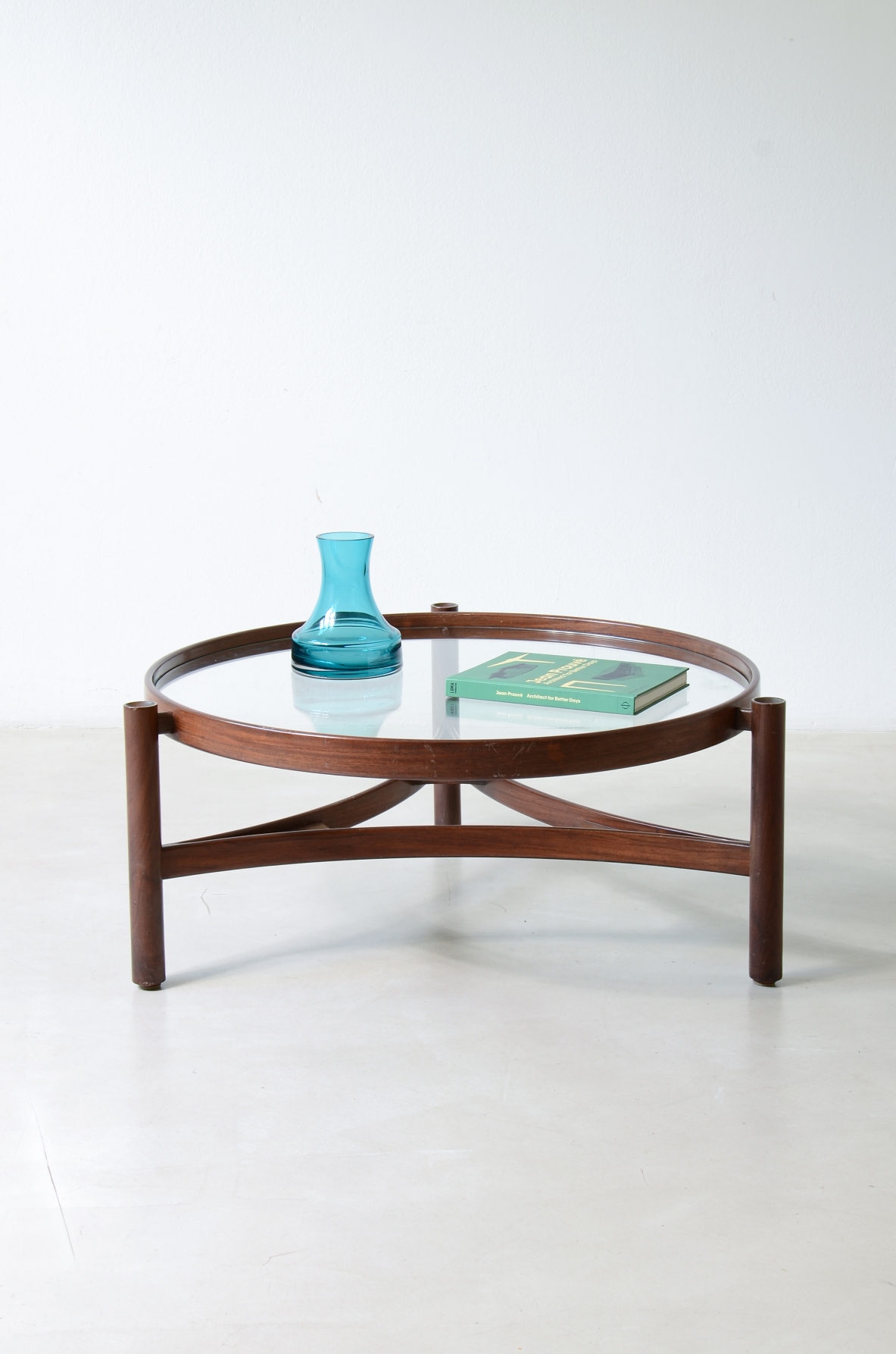 Gianfranco Frattini, Large bentwood coffee table with three turned leg. Cassina manufacture