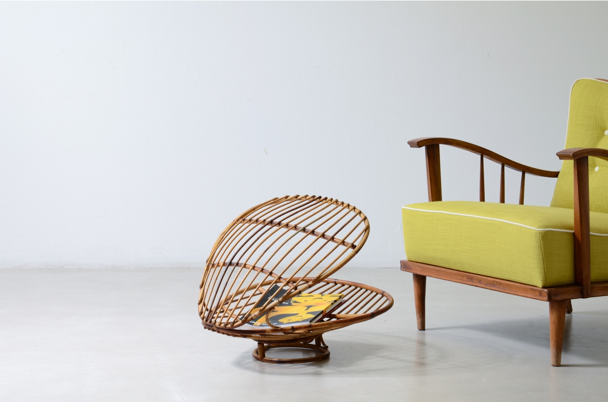 shell-shaped magazine rack made of curved reed.  Bonacina manufacture, circa 1960s.