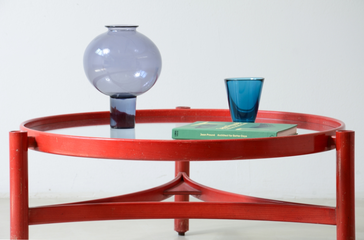 Gianfranco Frattini Raro modello di tavolino in legno curvato tinto all anilina rossa Manifattura Cassina, 1965ca.