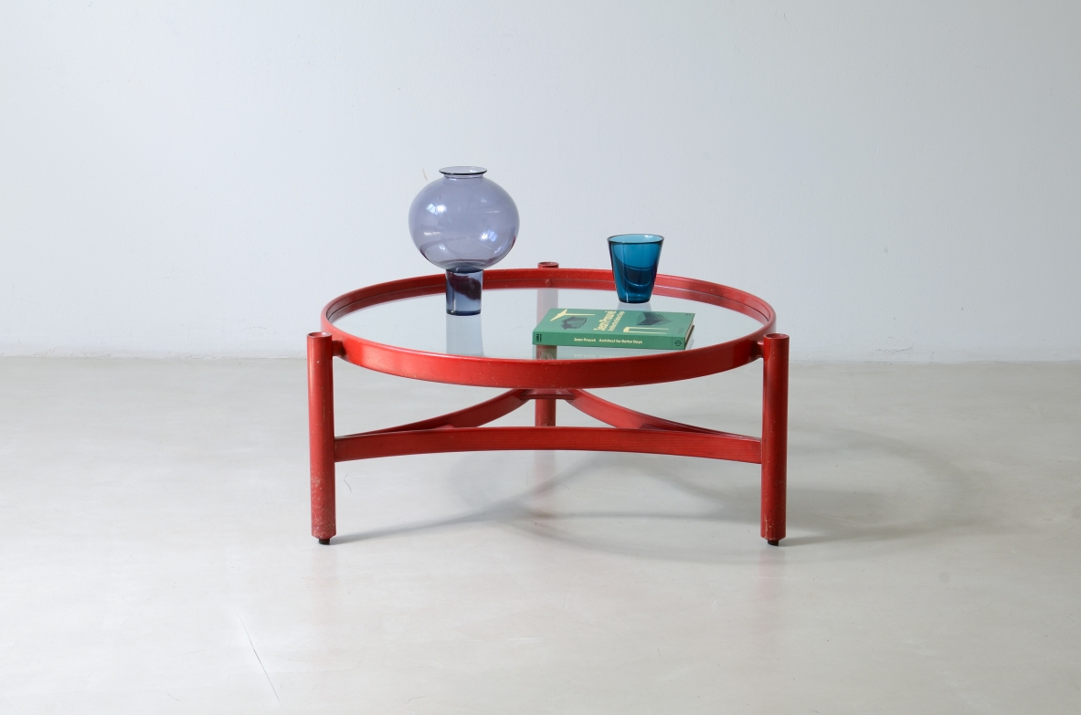 Gianfranco Frattini Raro modello di tavolino in legno curvato. Cassina 1965