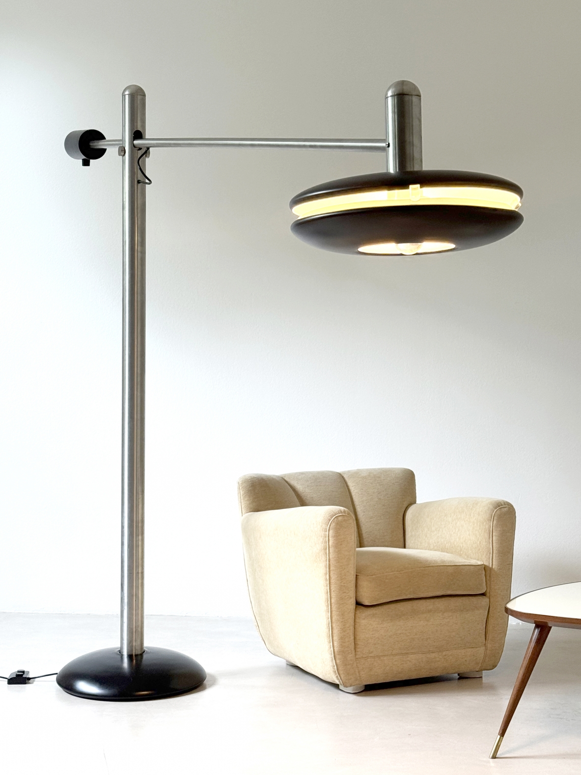Selenova 1972 lampada da terra in acciaio e metallo laccato di grandi dimensioni
