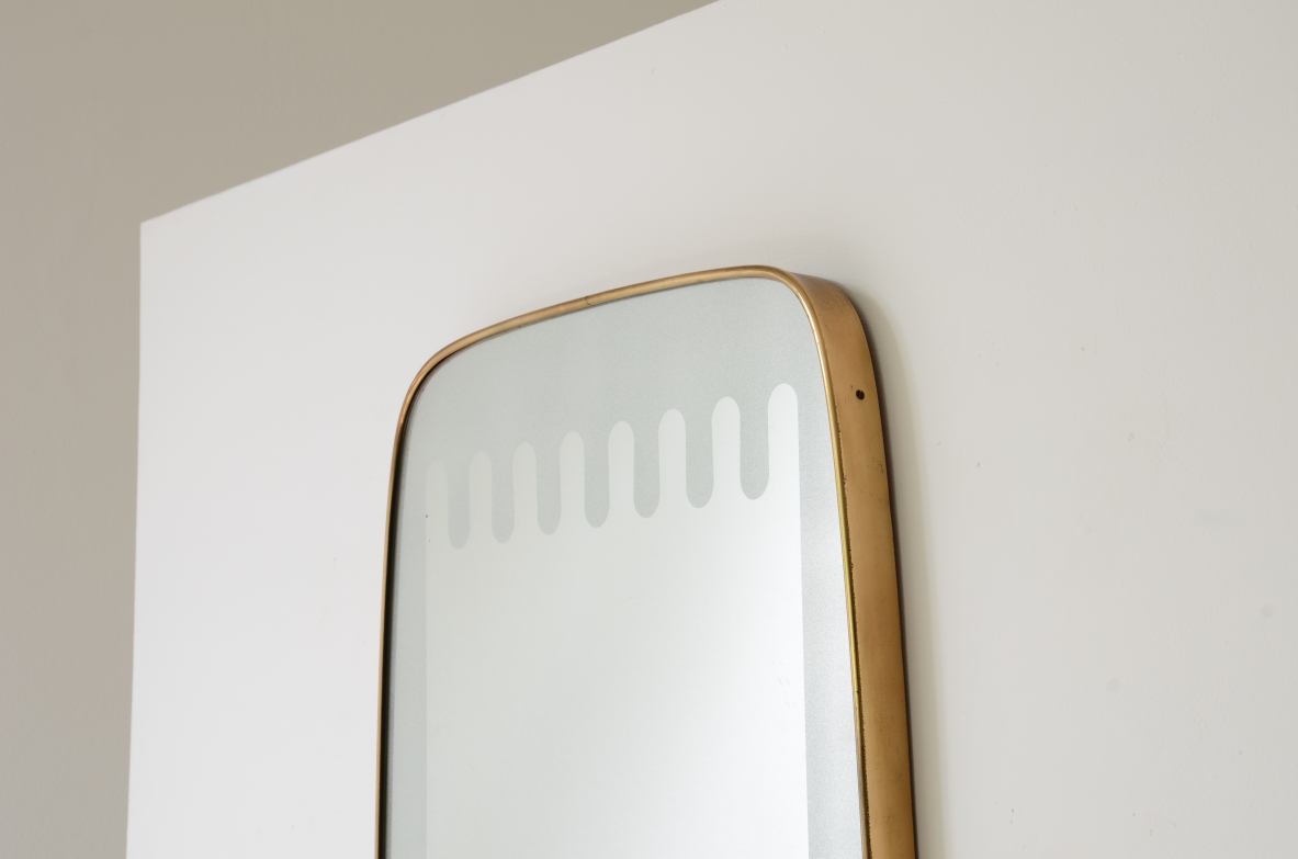 Pietro Chiesa  Elegante specchiera sagomata Manifattura Fontana Arte, 1950.