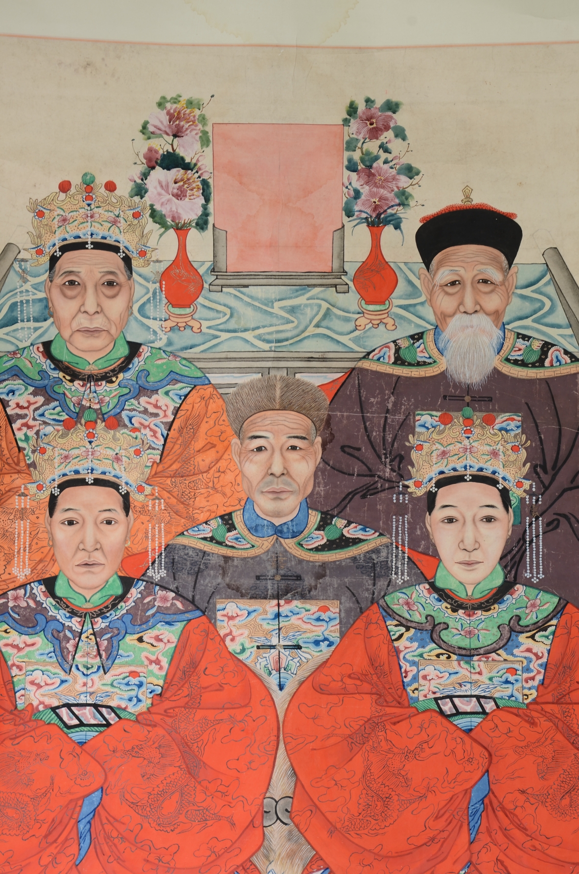 Grande ritratto di famiglia aristocratica cinese. Tempera e pigmenti su carta, Cina, seconda metà del XIXsec.