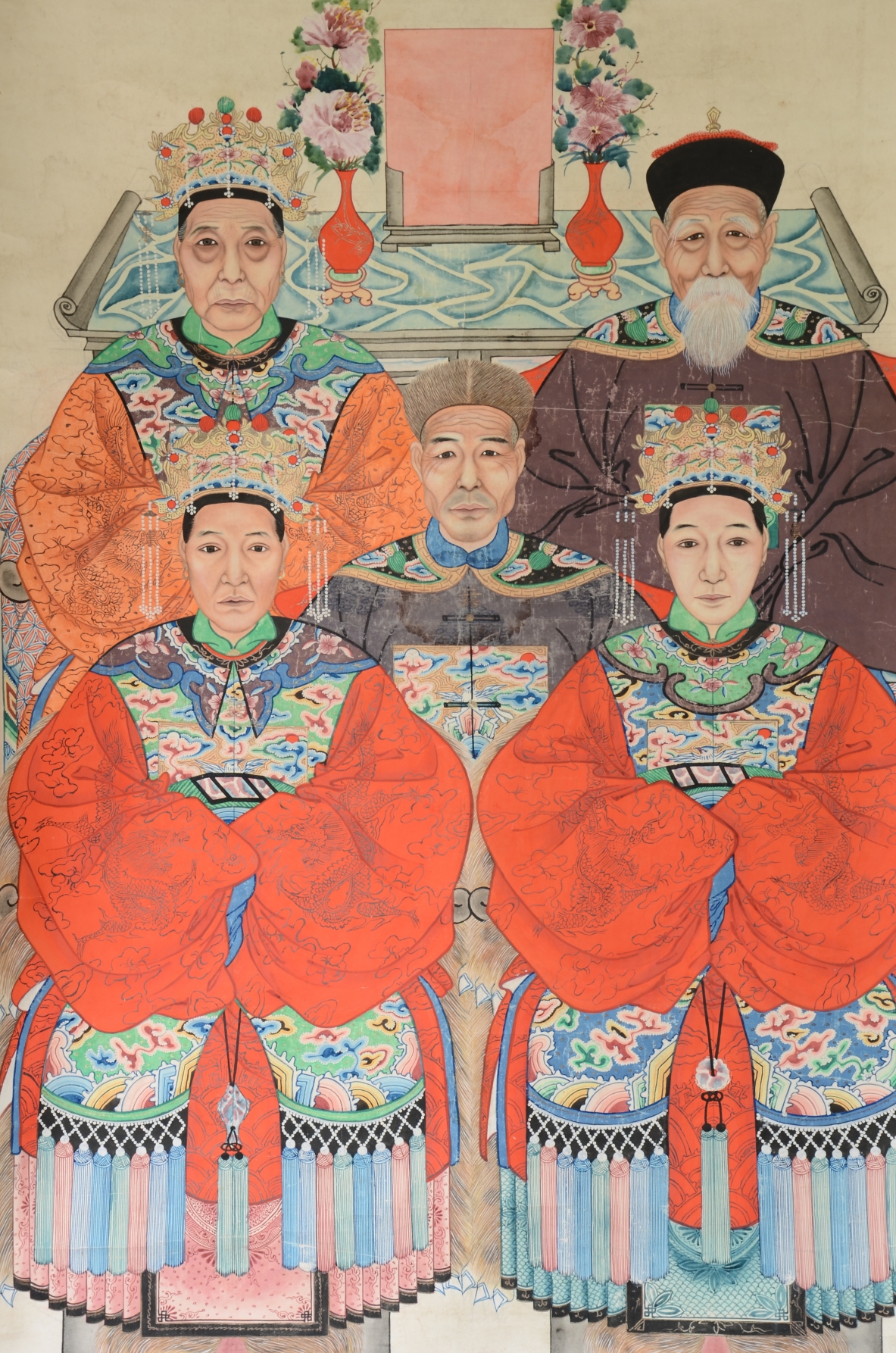 Grande ritratto di famiglia aristocratica cinese. Tempera e pigmenti su carta, Cina, seconda metà del XIXsec.