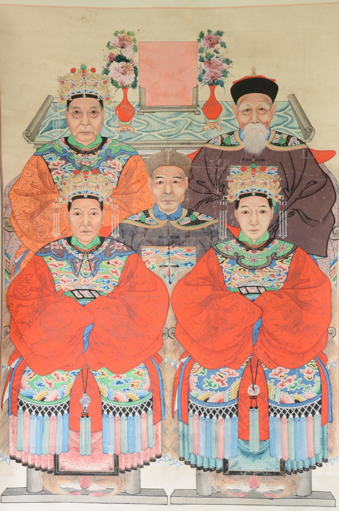 Grande ritratto di famiglia aristocratica cinese. Tempera e pigmenti su carta, Cina, seconda metà del XIXsec.