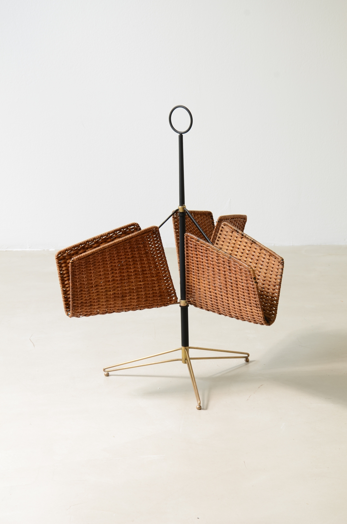 Metal and brass magazine rack. French manufacture, 1950s.