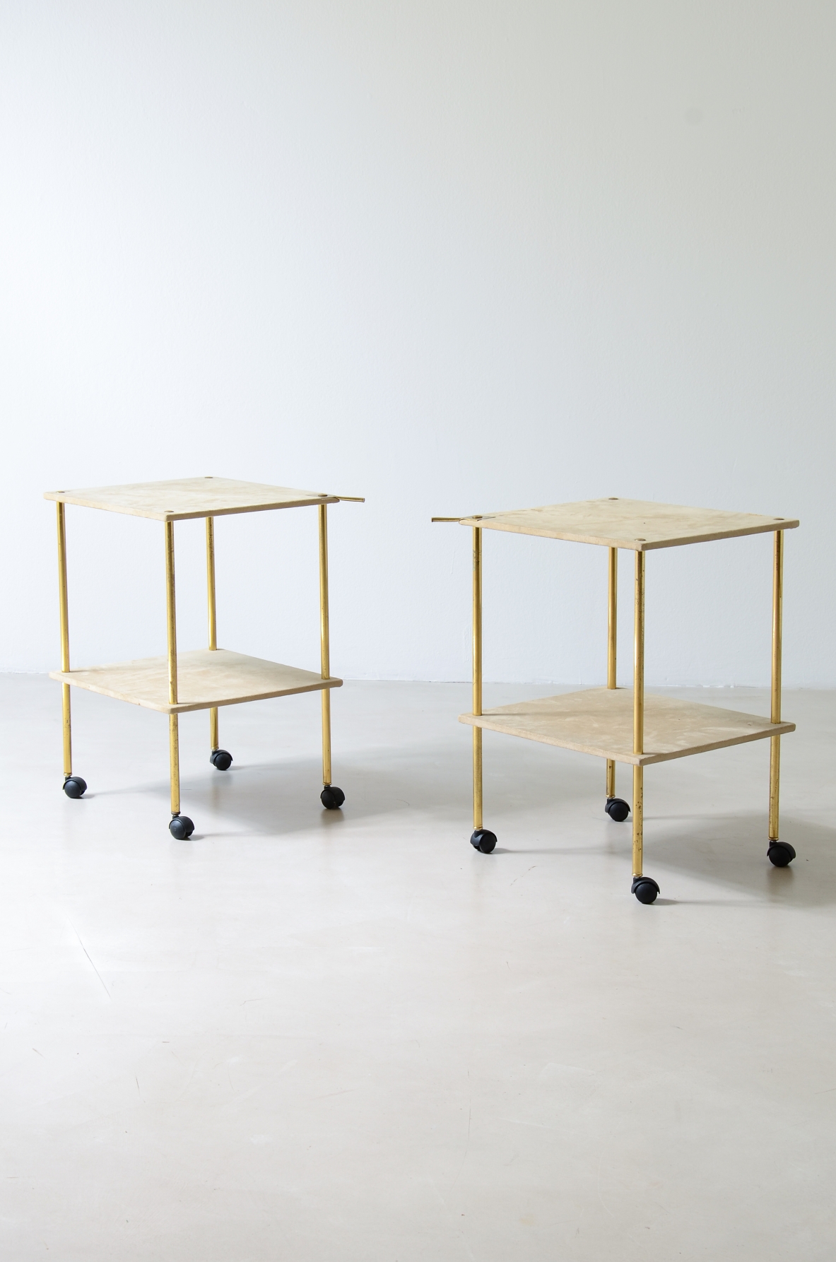 Ignazio Gardella/Luigi Caccia Dominioni, Coppia di tavolini in ottone Azucena 1955