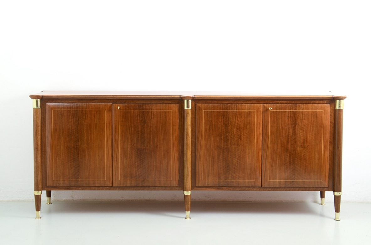 Credenza vintage in legno di noce chiaro anni 1950ca.