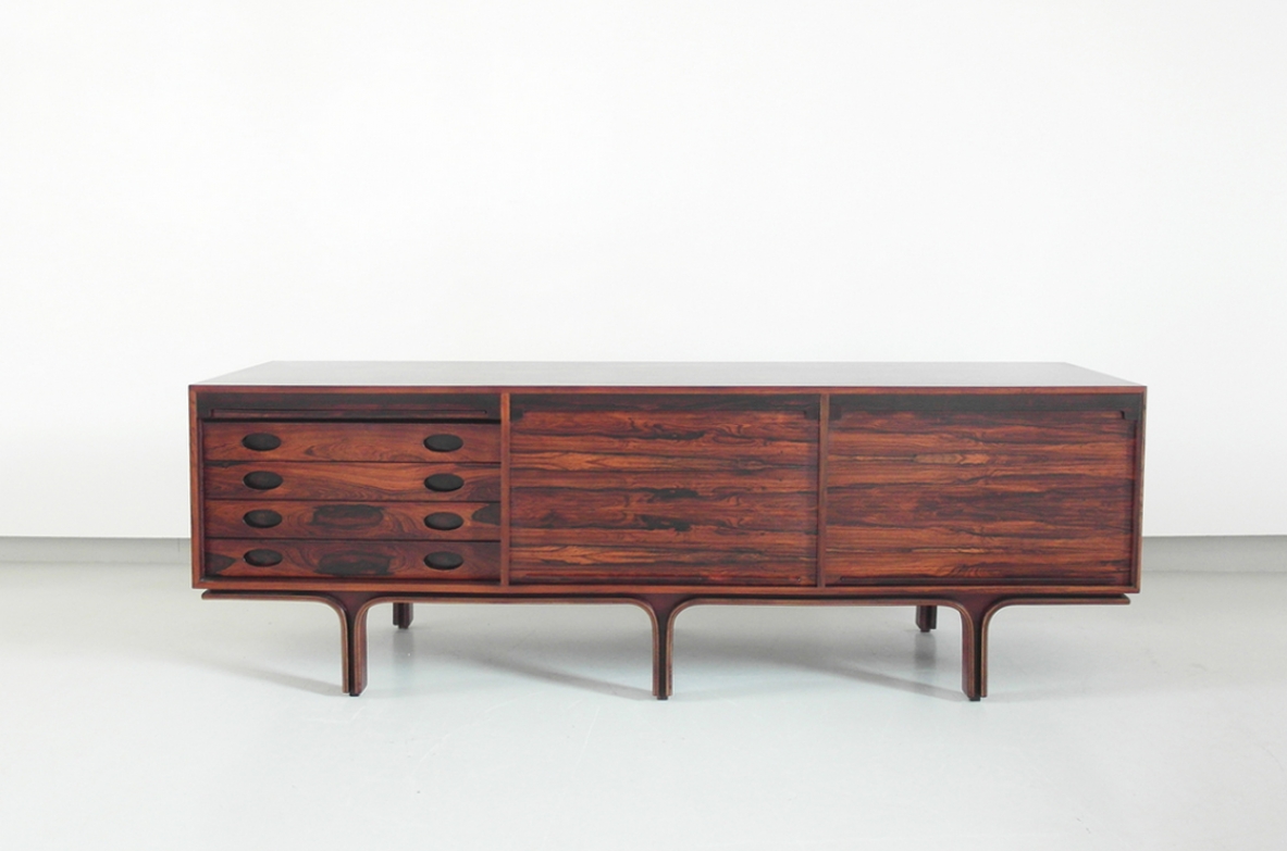 Gianfranco Frattini, mobile contenitore in legno di palissandro, produzione Bernini 1957.
