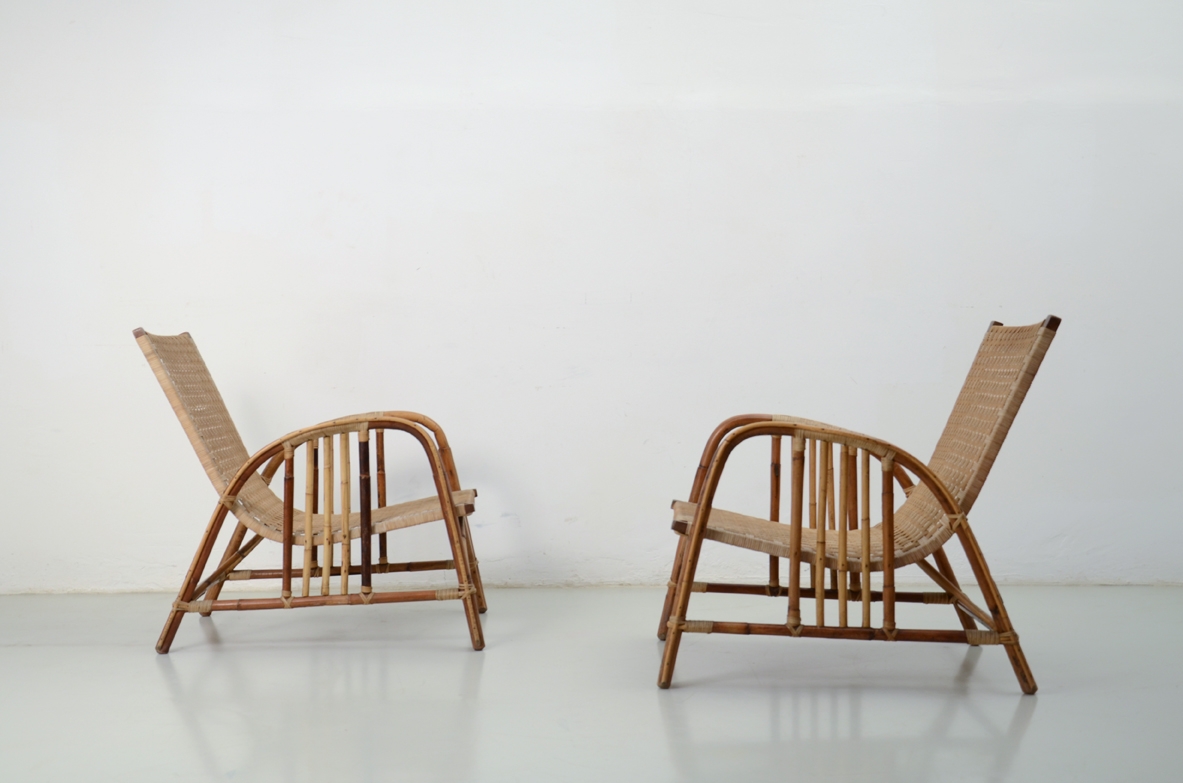 Due poltrone in giunco e rattan con due sgabelli, tutto in perfetto stato. Manifattura Italiana 1950ca.