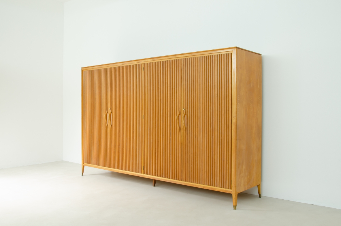 Armadio a quattro ante in acero biondo. Prod. Cassina, 1957.