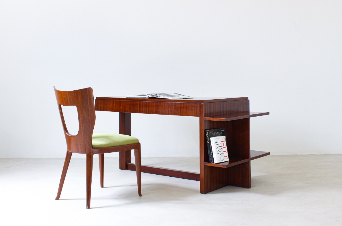 Scrivania con struttura in legno. Razionalismo italiano, 1930ca.