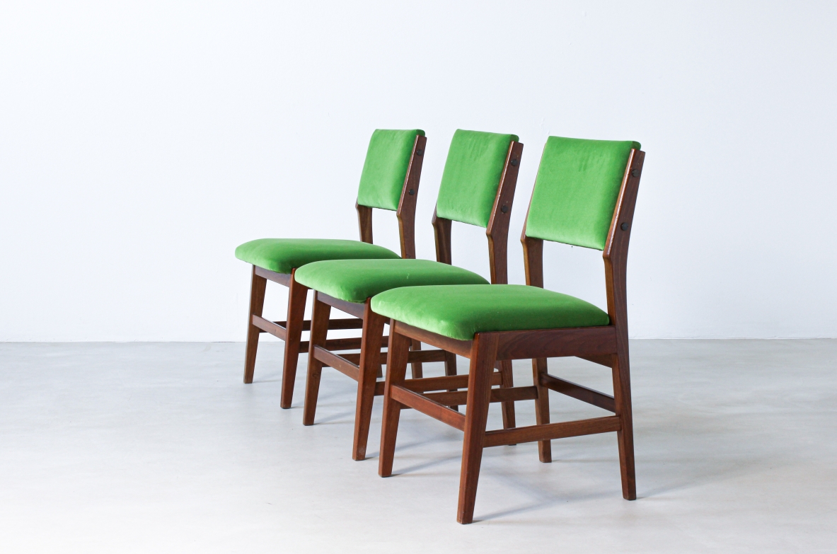 Sei sedie con struttura in legno e seduta e schienale in tessuto imbottito.  Attribuzione Gio Ponti anni 50.